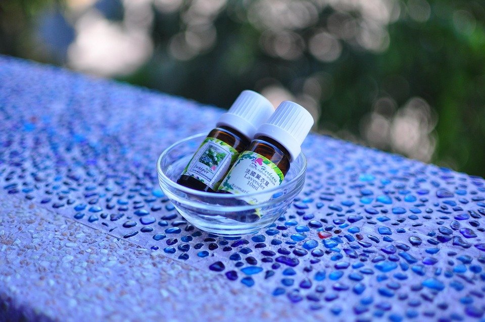 essential-oils-2418689_960_720.jpg