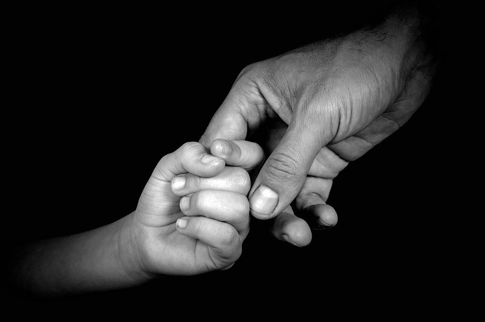 hands-6603654_960_720.jpg