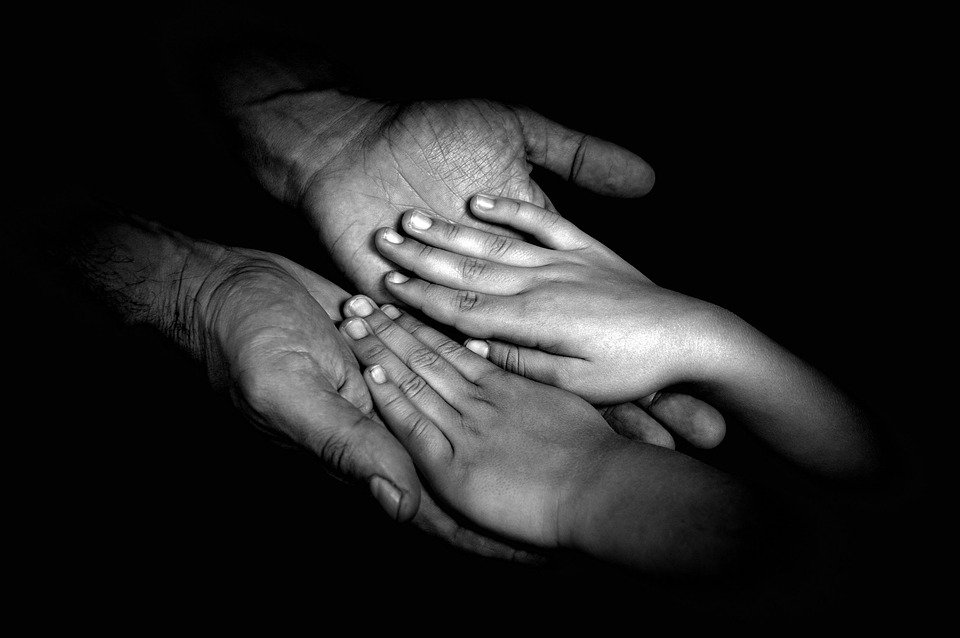 hands-6603659_960_720.jpg